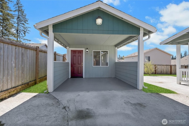 2322 157th Street Ct E, Tacoma, WA 98445 - shotgun-style home featuring fence