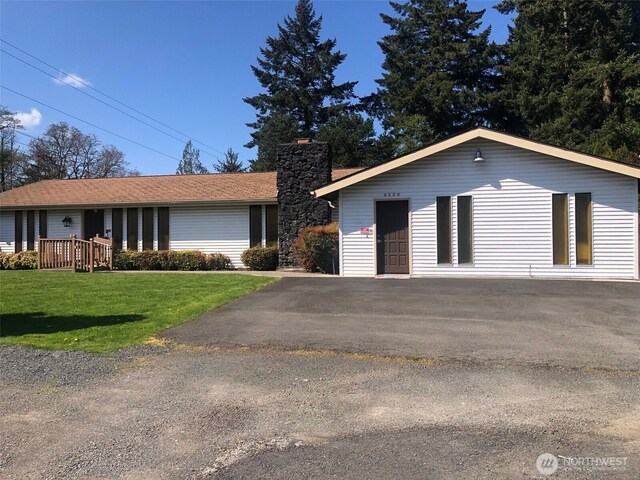 1750 SW Armstrong Ct, Chehalis, WA 98532 - ranch-style home with a front yard and a chimney