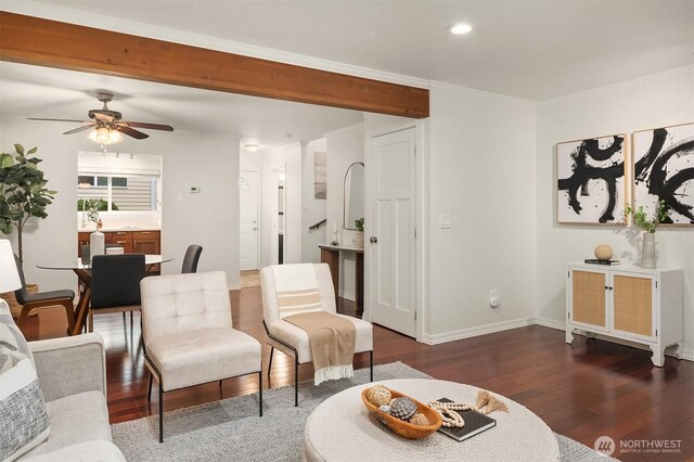 living room with dark wood-style flooring, ceiling fan, recessed lighting, baseboards, and ornamental molding