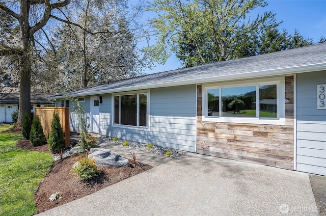 303 Alder Ln N, Pacific, WA 98047 - ranch-style house featuring roof with shingles
