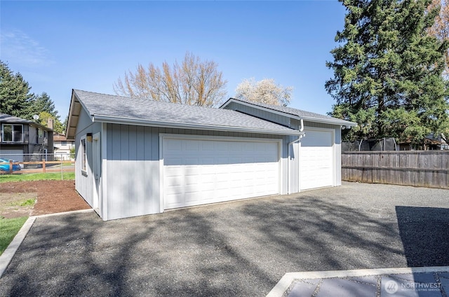 303 Alder Ln N, Pacific, WA 98047 - detached garage with fence