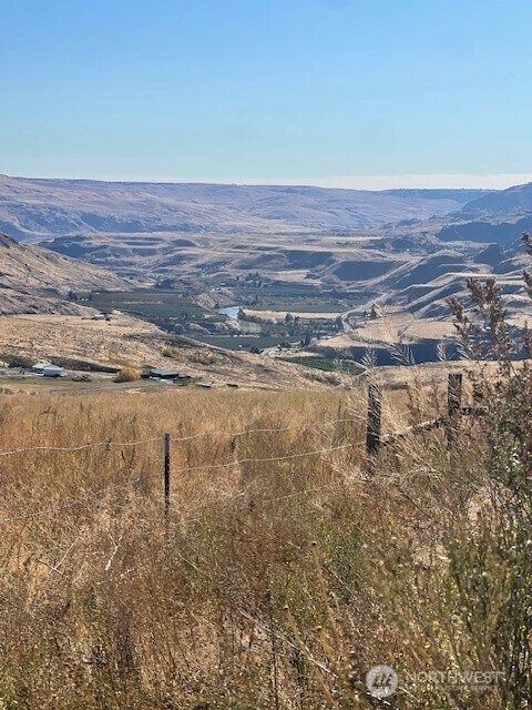 0 Curly Horse Dr, Pateros, WA 98846