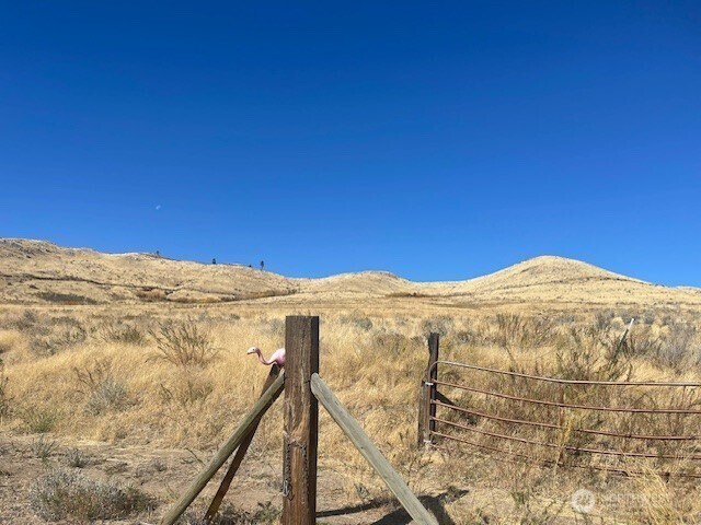 0 Curly Horse Dr, Pateros, WA 98846
