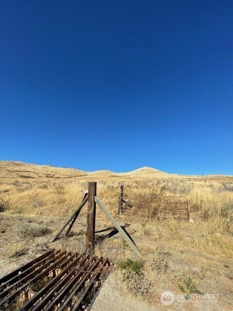 0 Curly Horse Dr, Pateros, WA 98846