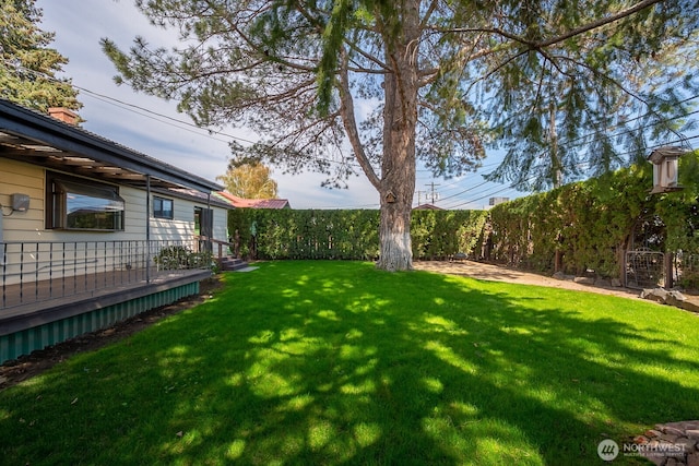 view of yard featuring fence