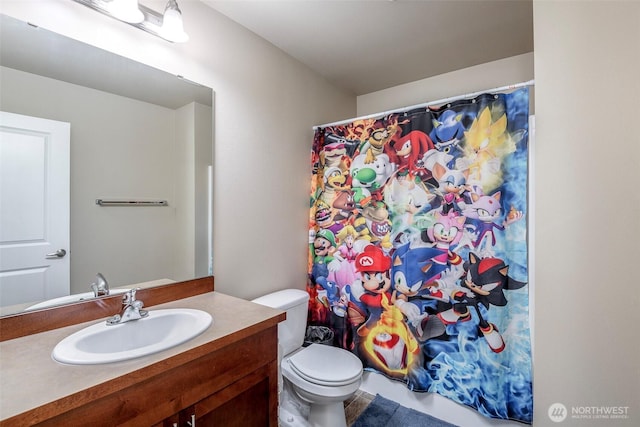 bathroom with toilet, curtained shower, and vanity