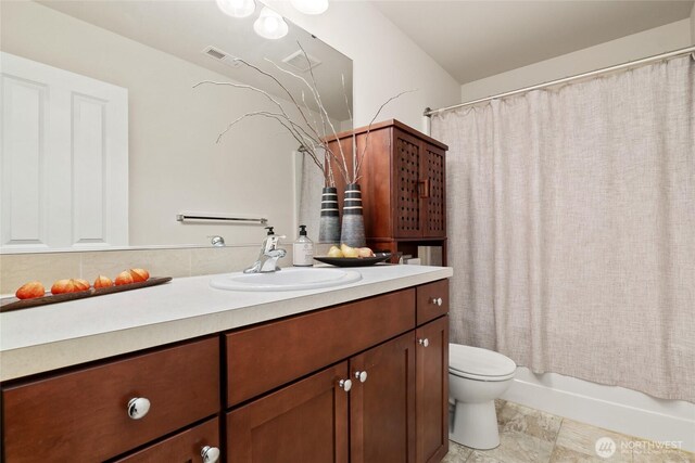 bathroom with toilet, visible vents, shower / tub combo with curtain, and vanity