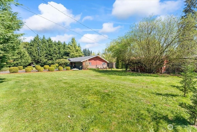 9811 NE 152nd Ave, Vancouver, WA 98682 - view of yard with fence