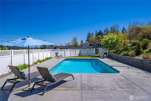 7501 Stinson Ave, Gig Harbor, WA 98335 - view of swimming pool with a fenced in pool, a fenced backyard, and a patio