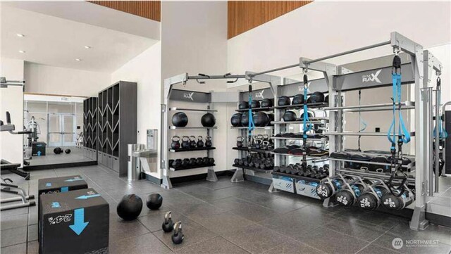 188 Bellevue Way NE Unit 303, Bellevue, WA 98004 - exercise room featuring a high ceiling