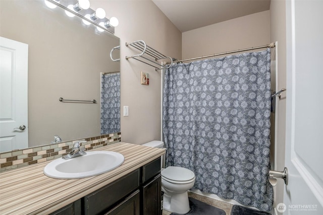 15504 82nd Ave E, Puyallup, WA 98375 - full bath featuring vanity, tasteful backsplash, a shower with shower curtain, and toilet