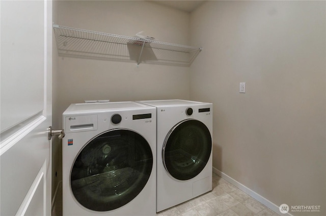washroom featuring baseboards, independent washer and dryer, and laundry area