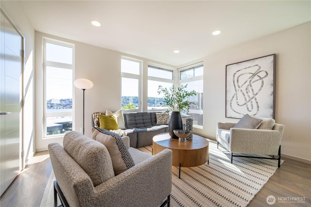 living room featuring wood finished floors, plenty of natural light, recessed lighting, and baseboards