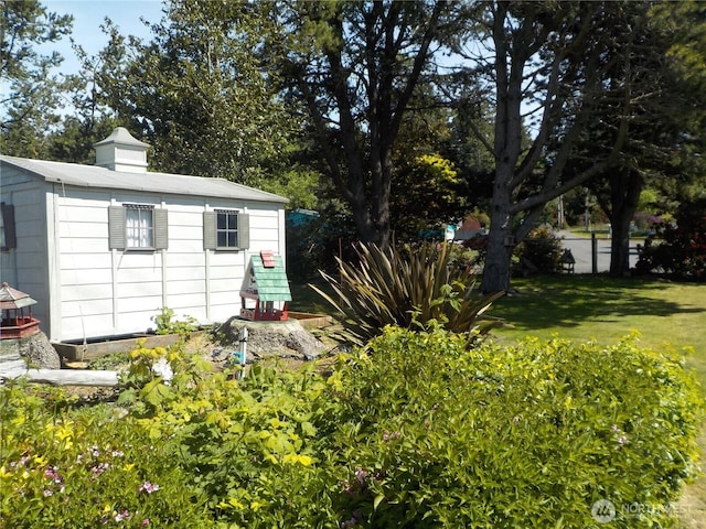 view of yard featuring an outbuilding and a storage shed