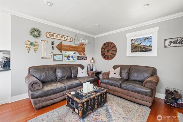 living room featuring baseboards, ornamental molding, recessed lighting, and wood finished floors