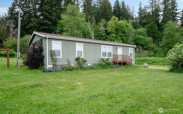 manufactured / mobile home with a front lawn