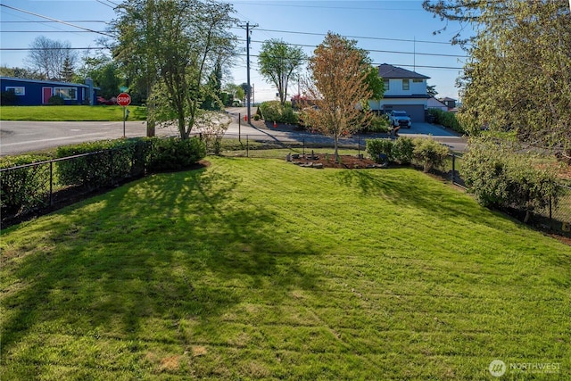 5201 Hyada Blvd NE, Tacoma, WA 98422 - view of yard featuring fence