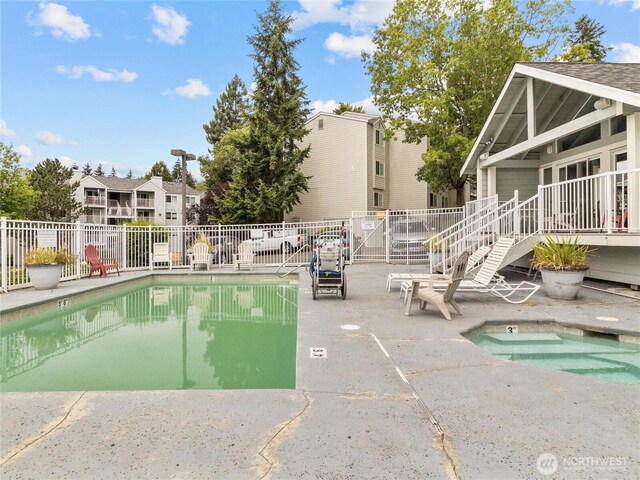 975 Aberdeen Ave NE Unit E103, Renton, WA 98056 - community pool featuring fence and a patio