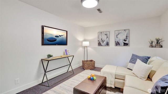 19134 SE May Valley Rd, Issaquah, WA 98027 - carpeted living area with baseboards