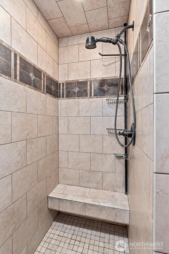 full bath with tiled shower