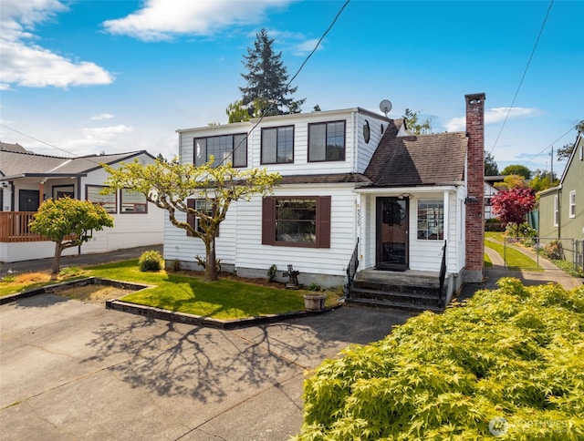 5323 Hyada Blvd NE, Tacoma, WA 98422 - bungalow with fence, a chimney, and a front lawn
