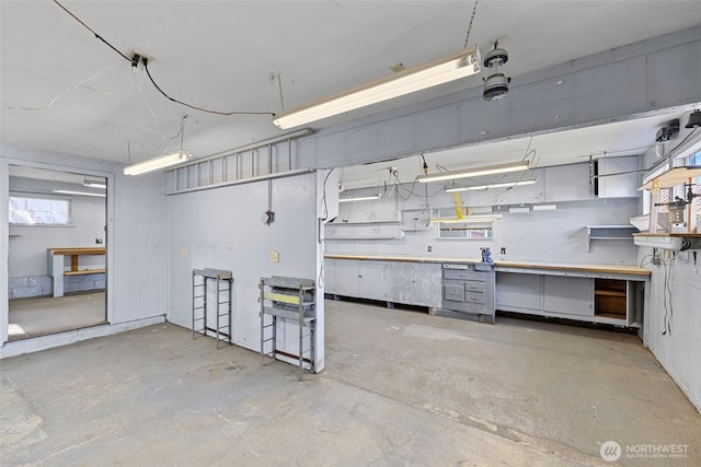 5323 Hyada Blvd NE, Tacoma, WA 98422 - garage featuring a workshop area