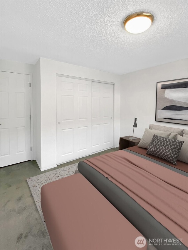 3435 Auburn Way S Unit 9, Auburn, WA 98092 - bedroom with a textured ceiling and a closet
