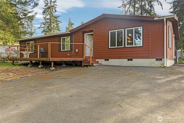 manufactured / mobile home featuring a wooden deck and crawl space