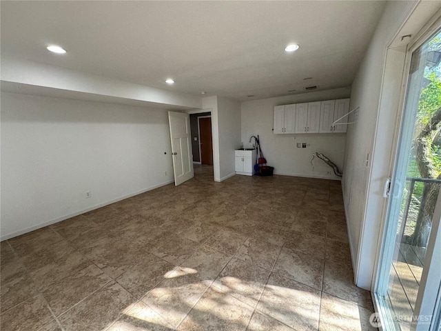 washroom with a wealth of natural light, recessed lighting, and a sink