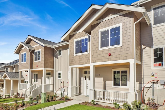 3513 Sussex Dr, Bellingham, WA 98226 - view of front of home with covered porch