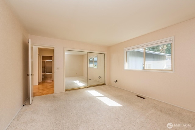 169 Fairway Dr, Sequim, WA 98382 - unfurnished bedroom with carpet flooring, visible vents, and a closet