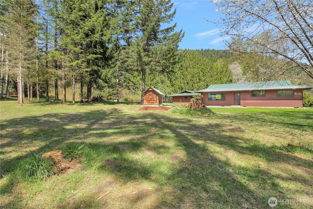 view of yard with a view of trees and a barn