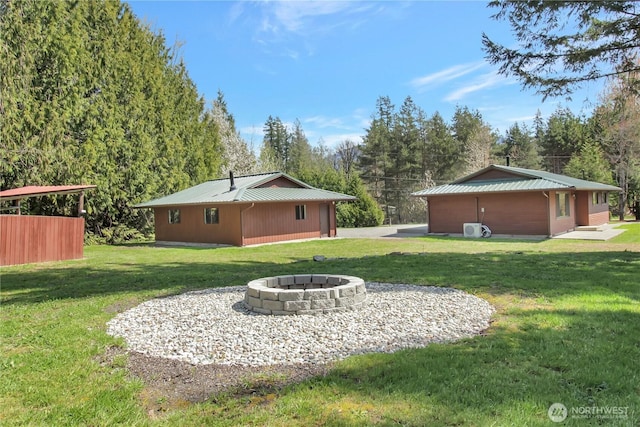 view of yard featuring an outdoor fire pit
