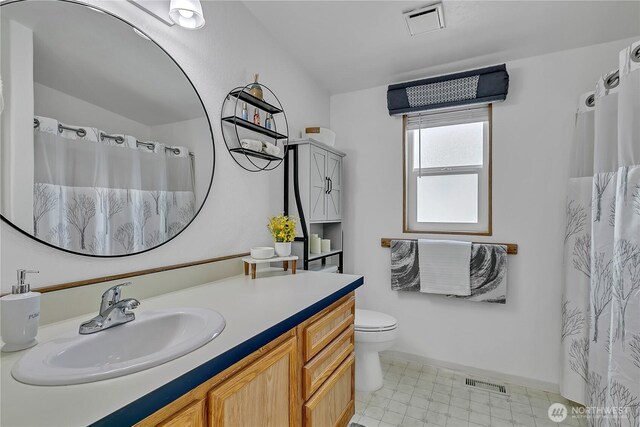 full bath featuring vanity, toilet, baseboards, curtained shower, and tile patterned floors