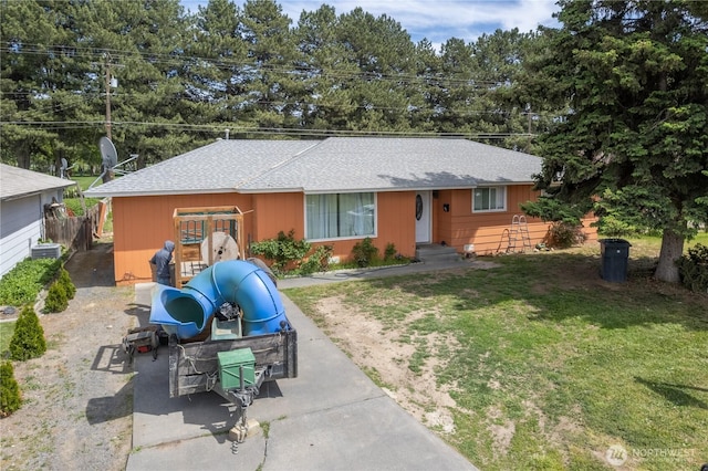 775 S 4th Ave, Othello, WA 99344 - ranch-style house with a shingled roof and a front lawn