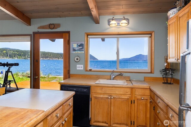 kitchen with refrigerator, wooden ceiling, black dishwasher, and a sink