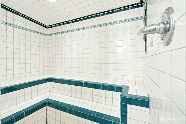 9821 NE Riverbend Dr Unit C102, Bothell, WA 98011 - full bathroom featuring tiled shower