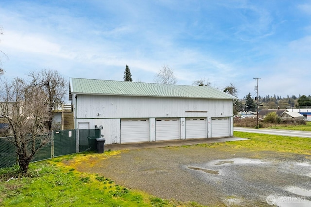 228 S 3rd St, Shelton, WA 98584 - detached garage featuring fence