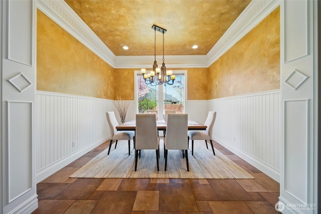 162 Costello Pl, Walla Walla, WA 99362 - dining area featuring crown molding, a wainscoted wall, and an inviting chandelier