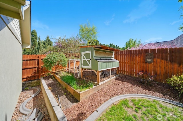 162 Costello Pl, Walla Walla, WA 99362 - view of yard with an outdoor structure, a fenced backyard, and exterior structure