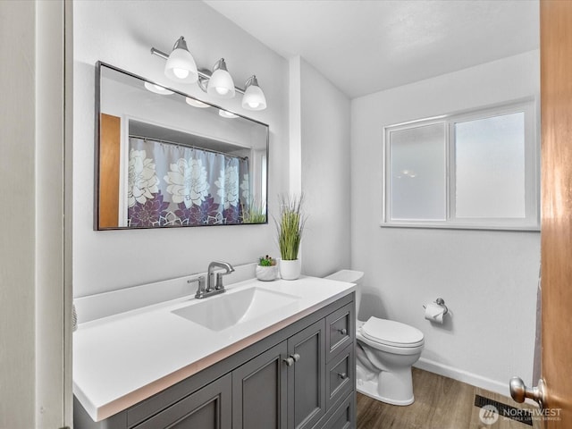 4913 W View Dr, Everett, WA 98203 - full bath with vanity and wood finished floors