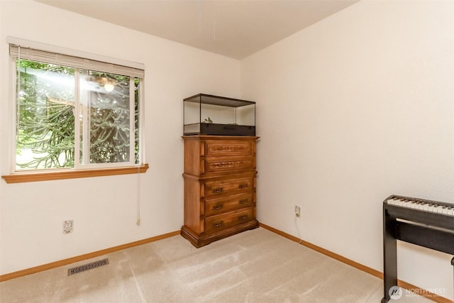 5475 Park Place Loop SE, Lacey, WA 98503 - unfurnished room with light carpet and baseboards