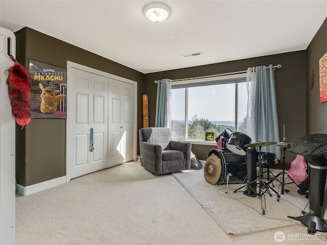 living area featuring carpet floors, visible vents, and baseboards