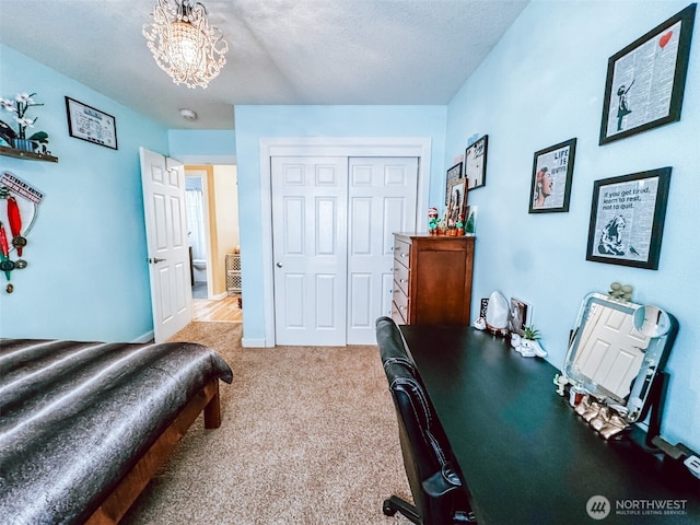 office with carpet floors, a textured ceiling, and a notable chandelier