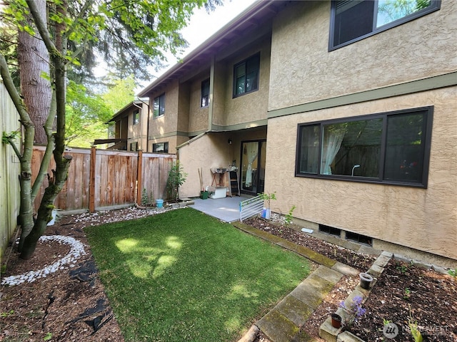 10045 NE 138th Pl Unit E2, Kirkland, WA 98034 - view of yard featuring fence