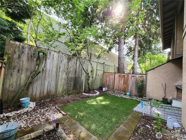 10045 NE 138th Pl Unit E2, Kirkland, WA 98034 - view of yard with a patio and a fenced backyard