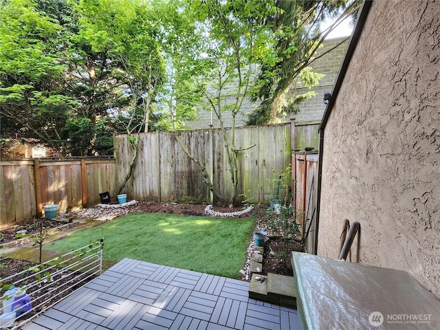10045 NE 138th Pl Unit E2, Kirkland, WA 98034 - view of yard featuring a fenced backyard
