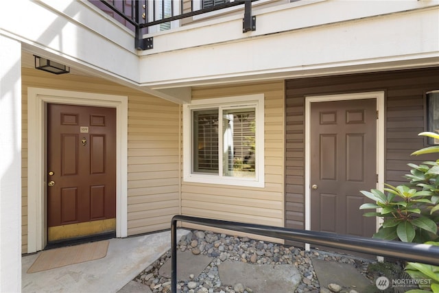 doorway to property featuring covered porch