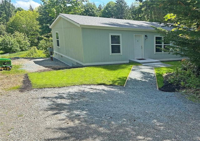 1566 Dallman Rd, Camano Island, WA 98282 - view of front facade with a front yard