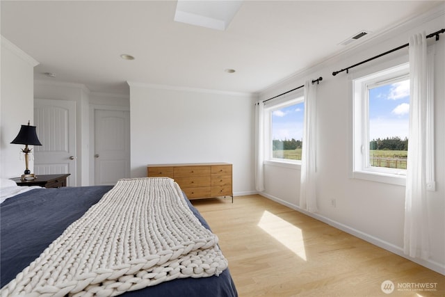 bedroom featuring visible vents, light wood-type flooring, baseboards, ornamental molding, and recessed lighting